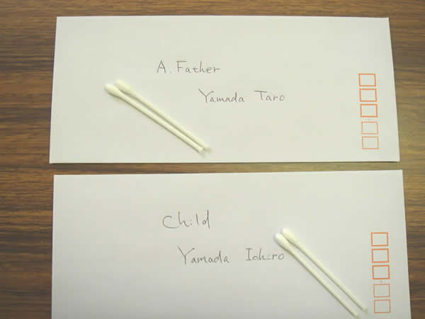 A. Father (擬父) ローマ字で記名された封筒と綿棒